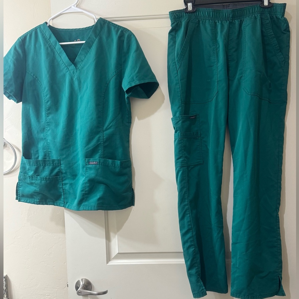Sanibel Women's green Scrub Set